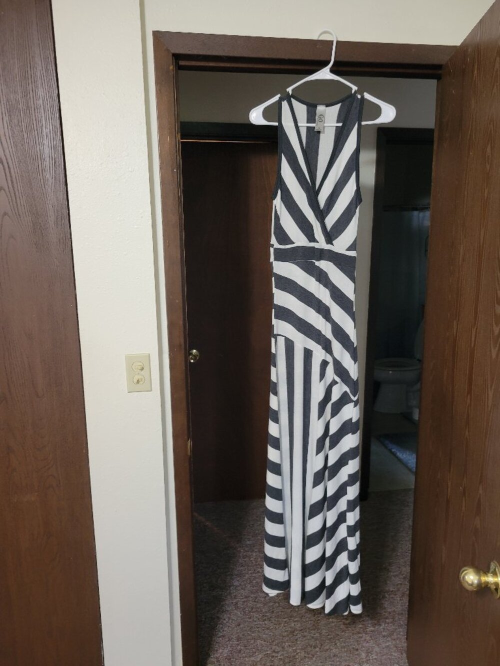 Womens sleeveless maxi dresd